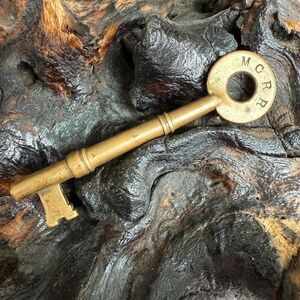 Antique Steam Era Maine Central Railroad MC RR Caboose Key Skeleton Double Ring